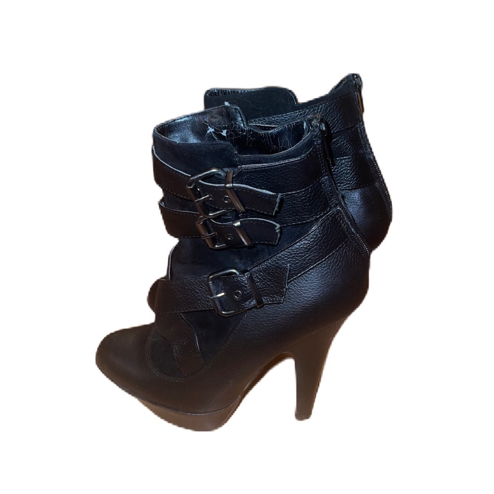 Women’s black heeled boots size 6